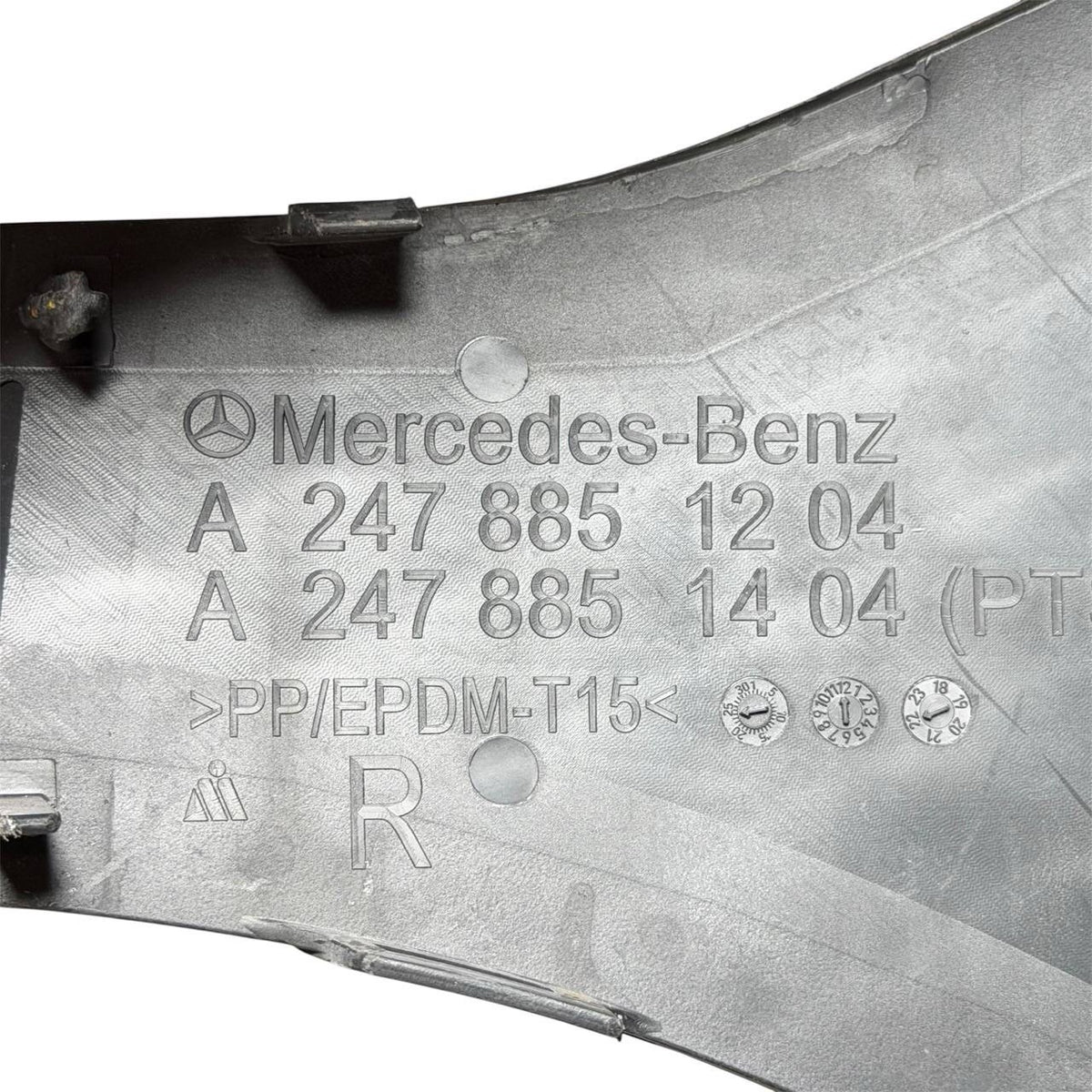 2020 2021 2022 2023 MERCEDES BENZ GLA250 FRONT BUMPER RIGHT PASSENGER GRILL TRIM