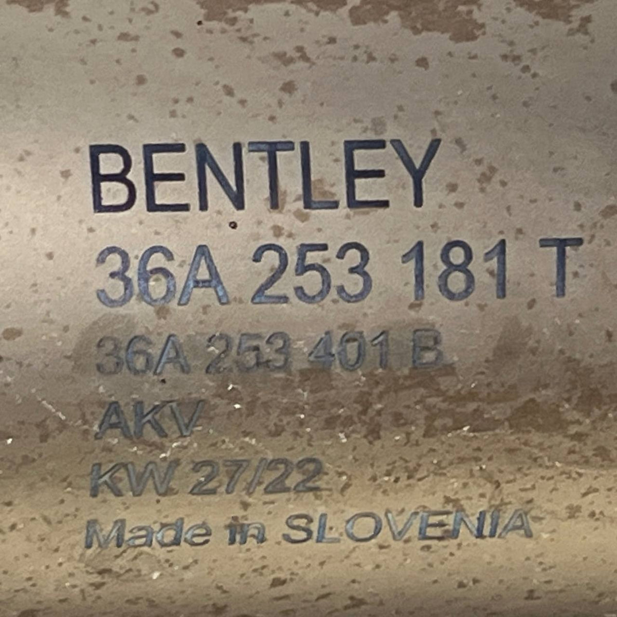 2017 2018 2019 2020 BENTLEY BENTAYGA REAR EXHAUST MUFFLER TUBE OEM USED