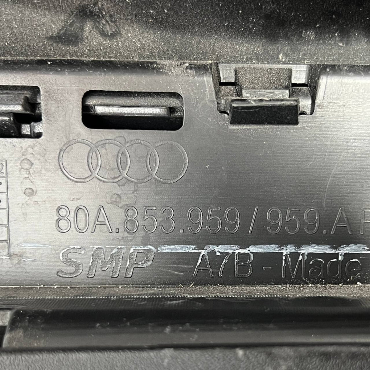 2018 2019 2020 AUDI Q5 FRONT LEFT LOWER DOOR TRIM MOLDING 80A853959 OEM USED