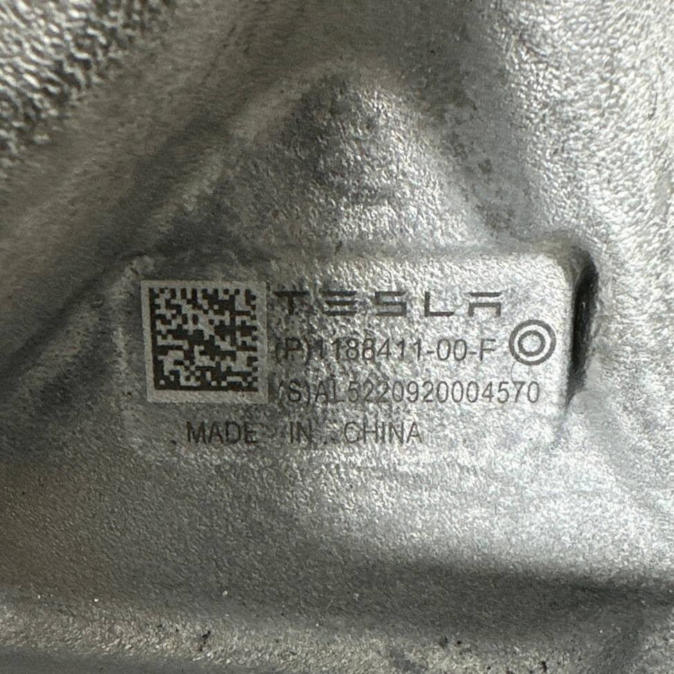 2020-2024 TESLA MODEL Y REAR LEFT DRIVER SIDE SUSPENSION SPINDLE KNUCKLE HUB