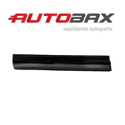 2011 2012 2013 2014 2015-2018 PORSCHE CAYENNE FRONT LEFT LOWER DOOR MOLDING TRIM