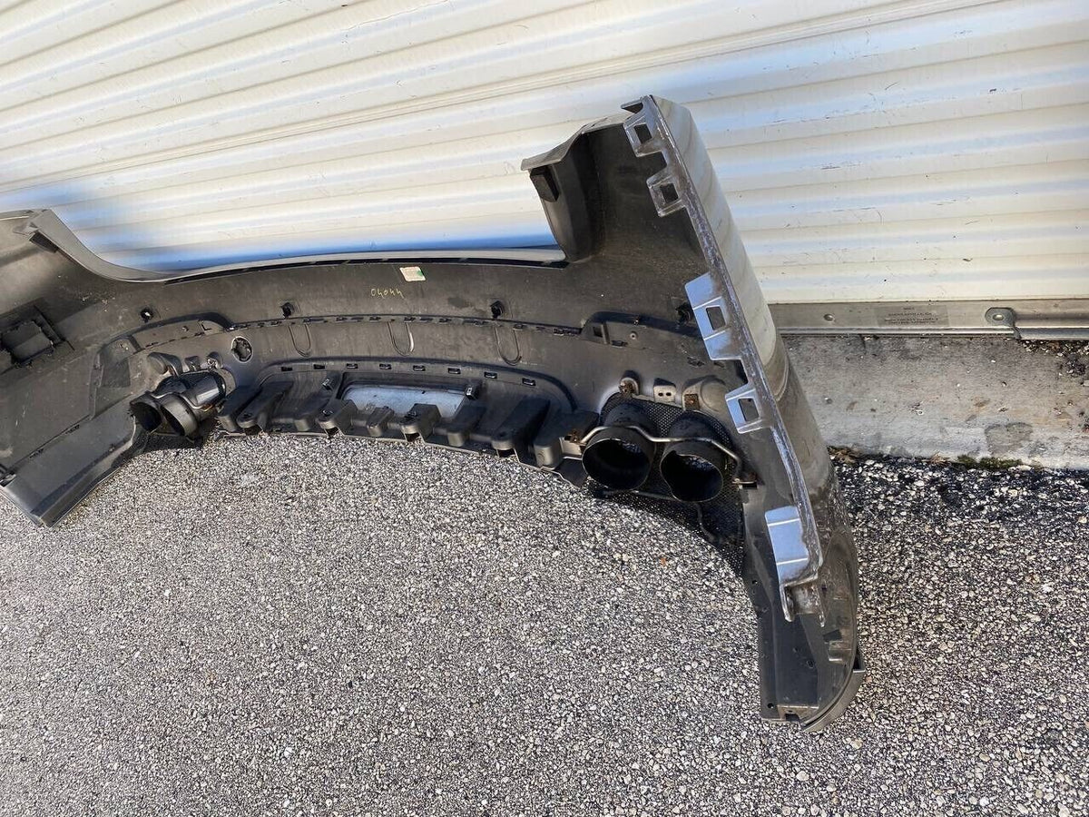 2017 2018 MASERATI LEVANTE REAR BUMPER COVER W/ LOWER VALANCE W/ MUFFLER EXHAUST