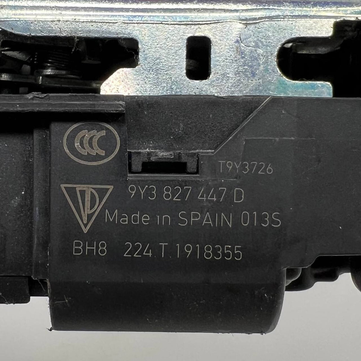 2019 2020 2021 PORSCHE CAYENNE REAR LIFTGATE UPPER LATCH LOCK OEM USED