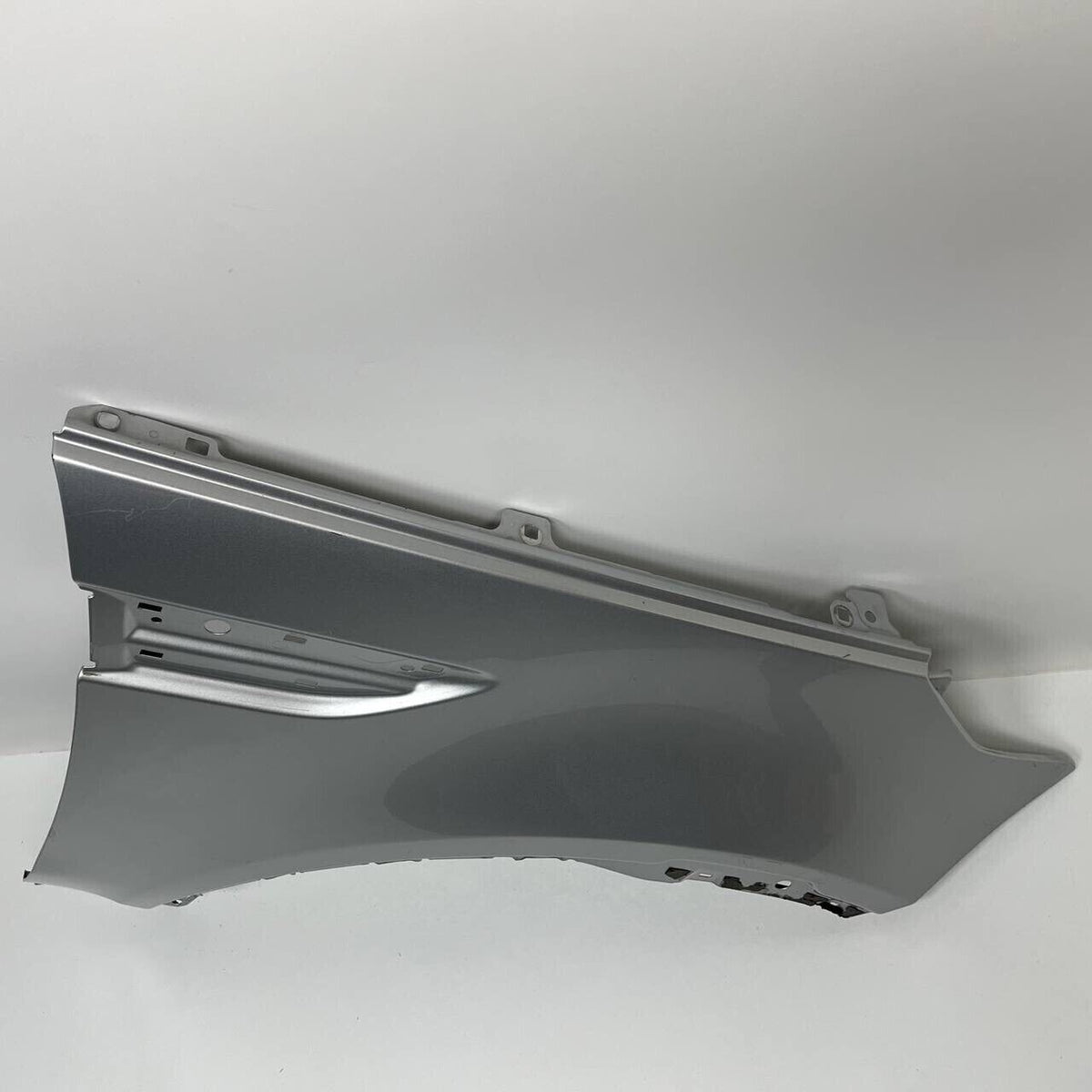2017 2018 2019 2020 2021 LAND ROVER DISCOVERY FRONT RIGHT FENDER PASSENGER SIDE