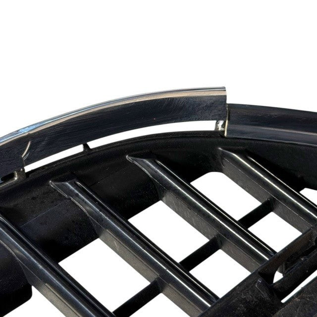 2022 2023 2024 2025 MERCEDES BENZ W206 C CLASS FRONT BUMPER CENTER GRILLE USED