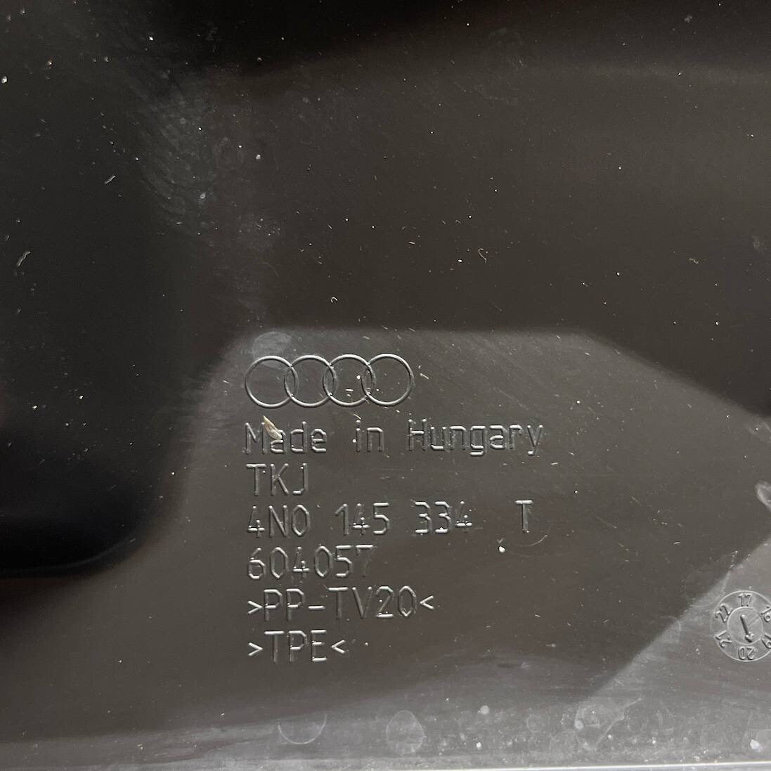 2019 2020 AUDI A8 AIR DUCT COVER RIGHT OEM USED 4N0145334T