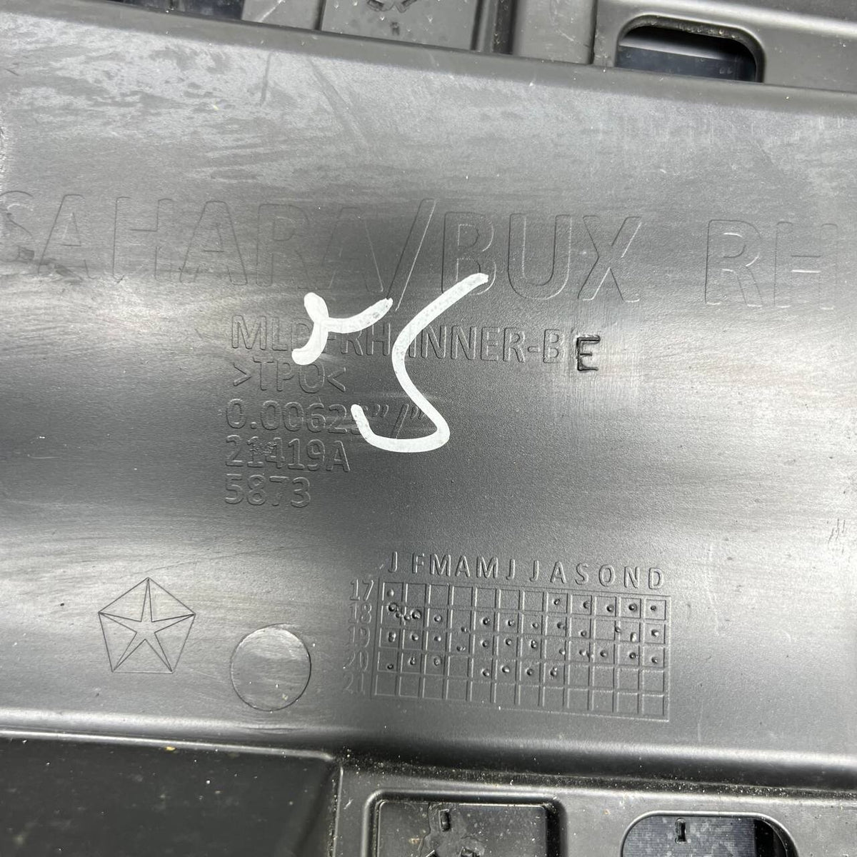 2018 2019 2020 JEEP WRANGLER JL JLU RUBICON FRONT RIGHT WHEEL ARCH FLARE MOLDING