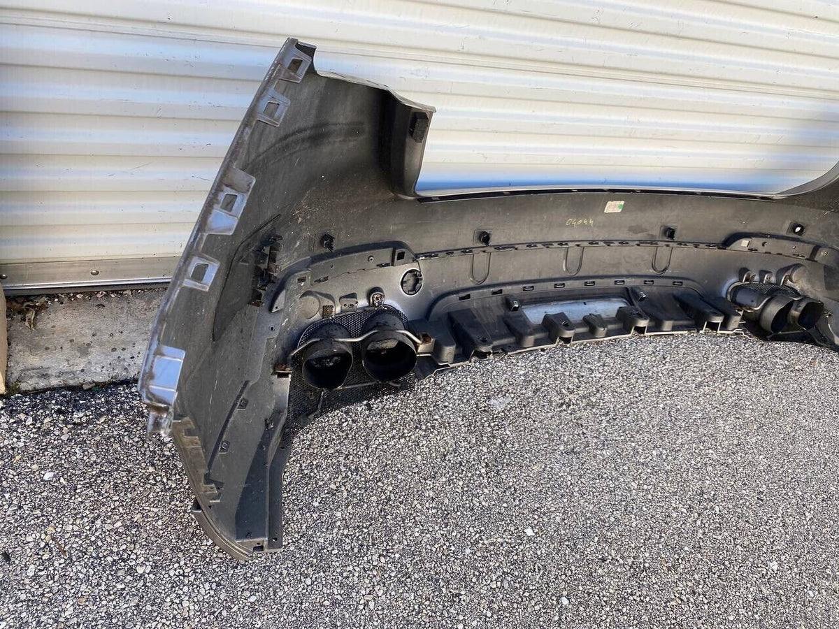 2017 2018 MASERATI LEVANTE REAR BUMPER COVER W/ LOWER VALANCE W/ MUFFLER EXHAUST