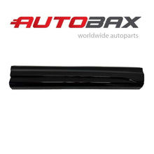 2017 2018 2019-2021 RANGE ROVER SPORT SVR FRONT RIGHT DOOR LOWER MOLDING TRIM