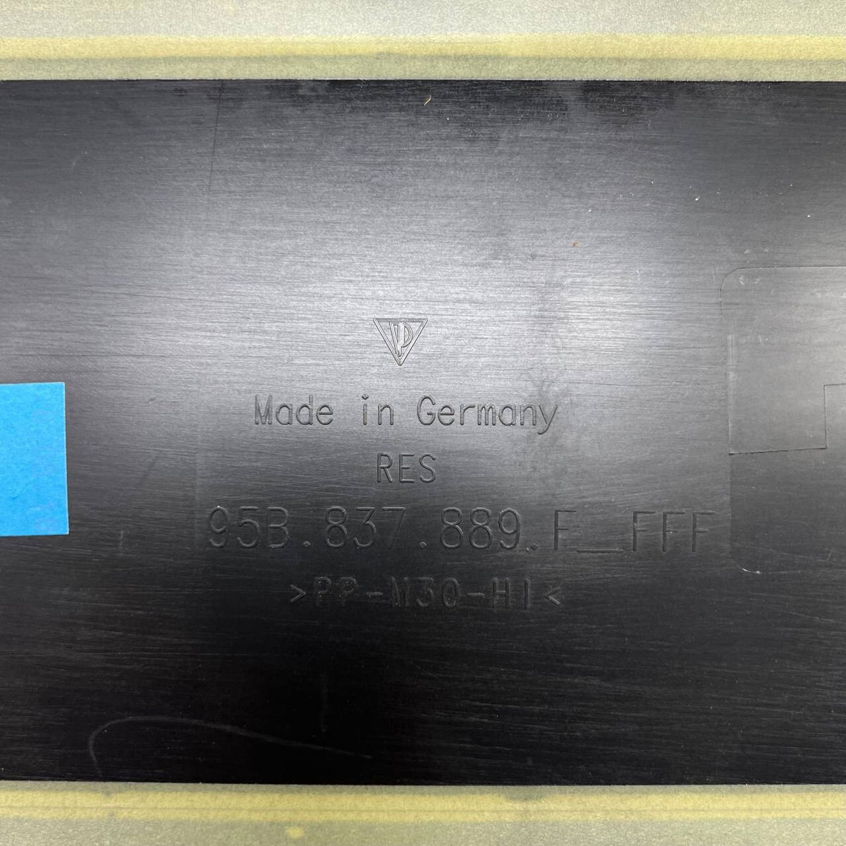 2014 2015 2016 2017 2018 PORSCHE MACAN FRONT DOOR LEFT LOWER CLADDING MOLDING