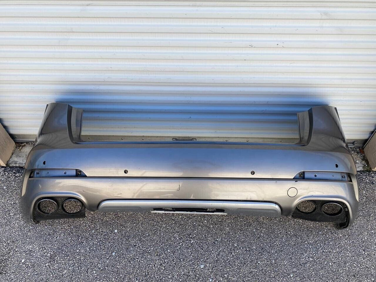 2017 2018 MASERATI LEVANTE REAR BUMPER COVER W/ LOWER VALANCE W/ MUFFLER EXHAUST