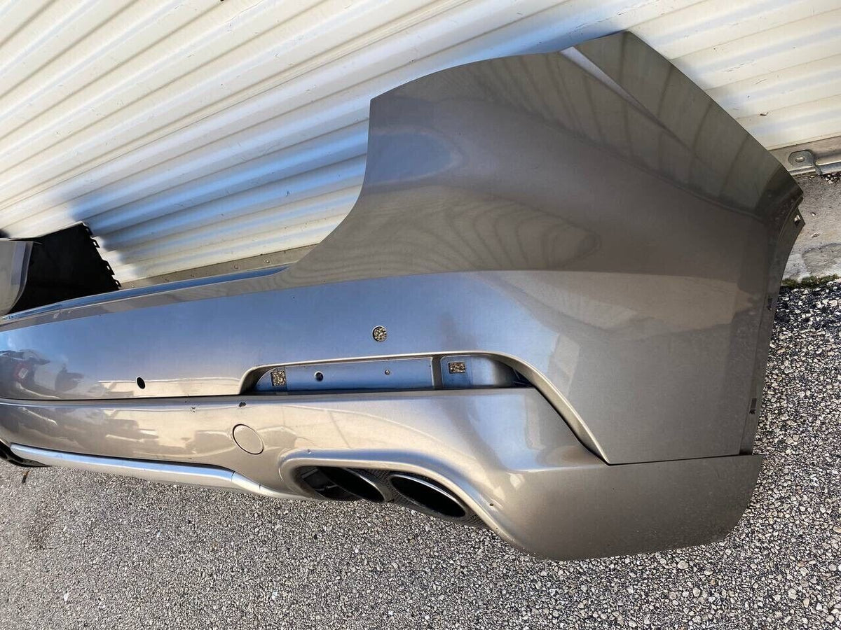2017 2018 MASERATI LEVANTE REAR BUMPER COVER W/ LOWER VALANCE W/ MUFFLER EXHAUST