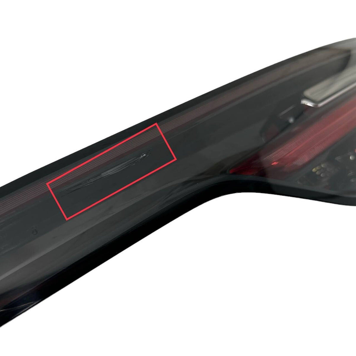 2019 2020 2021 2022 PORSCHE CAYENNE TRUNK CENTER TAIL LIGHT LAMP OEM USED