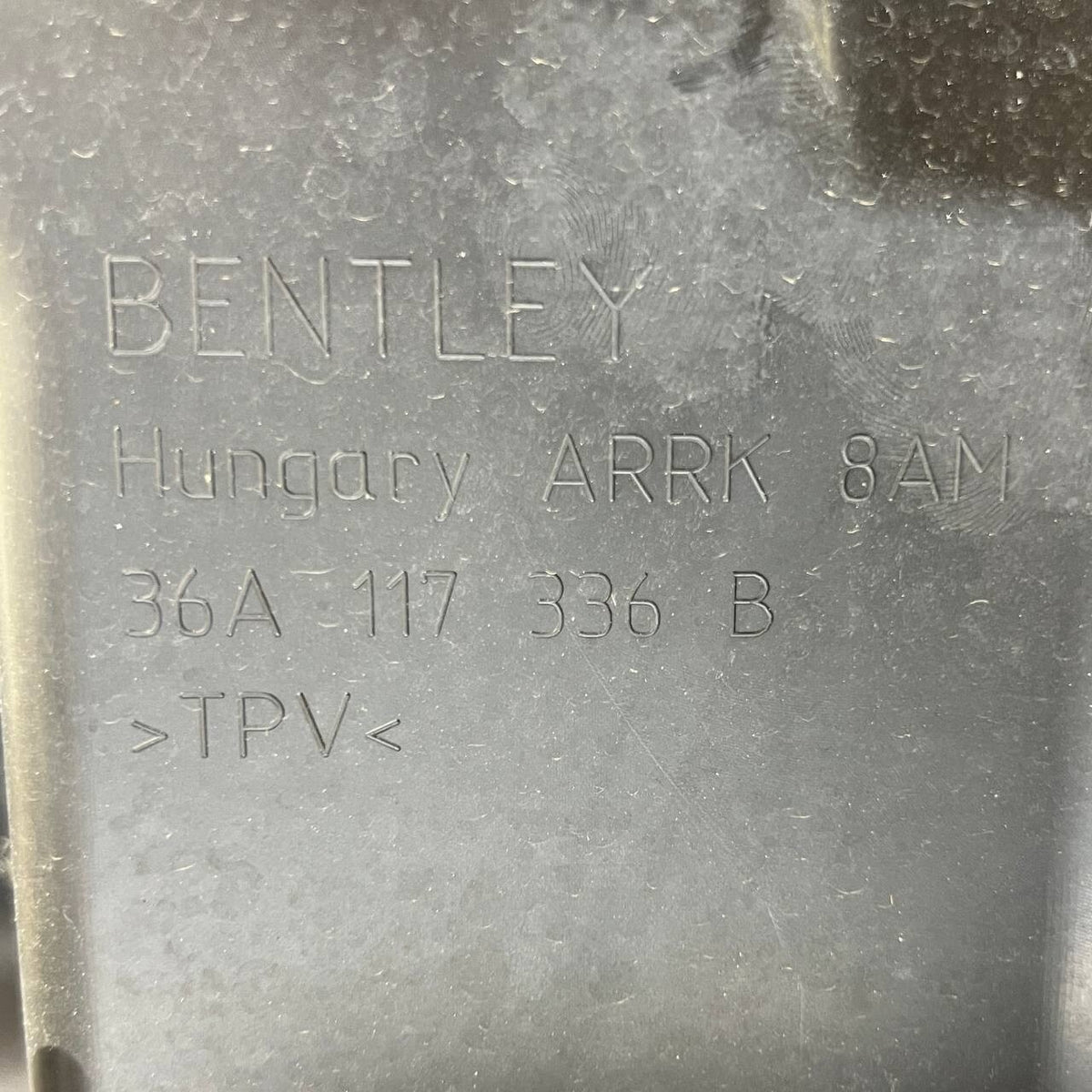 2021 2022-2025 BENTLEY BENTAYGA FRONT RIGHT RADIATOR AIR DUCT TRIM PASSENGER OEM