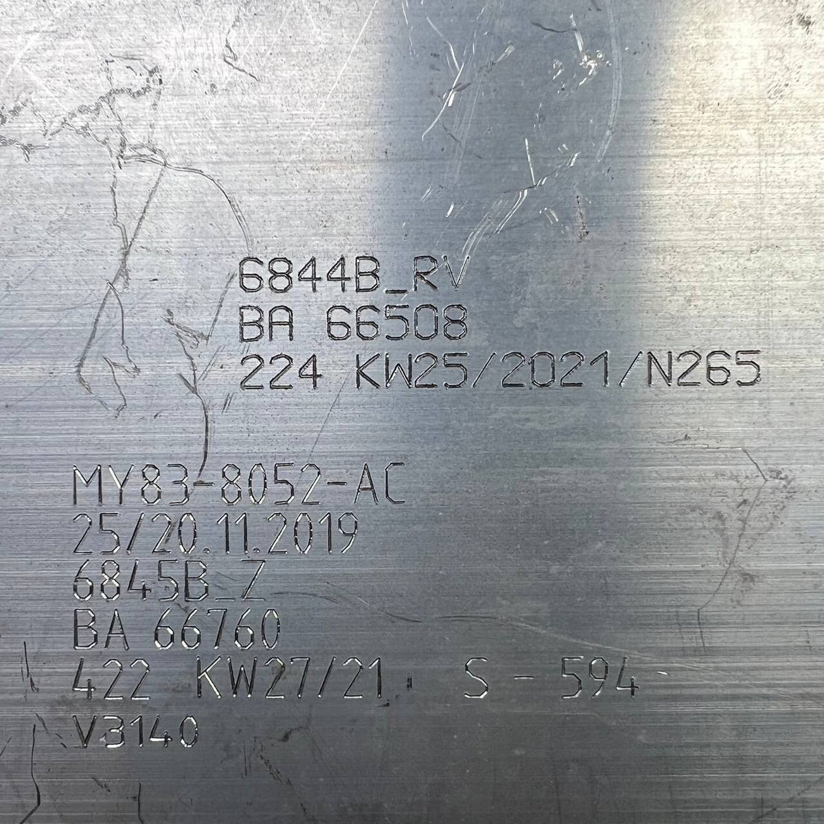 2019 2020 2021 2022 ASTON MARTIN DBX REINFORCEMENT IMPACT BAR BRACKET LOWER OEM
