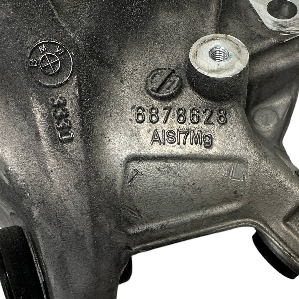 2019 2020 2021 2022 BMW Z4 29 STEERING KNUCKLE SPINDLE HUB REAR RIGHT PASSENGER