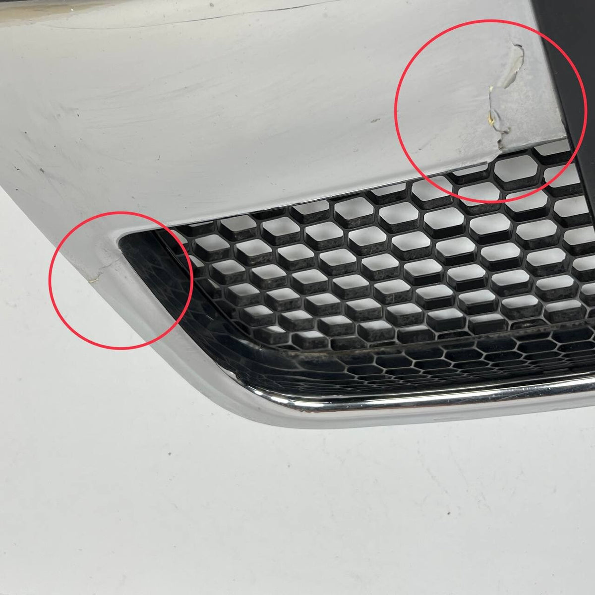 2007 2008 2009 VOLKSWAGEN TOUAREG FRONT BUMPER CENTR GRILLE W/ EMBLEM CHROME
