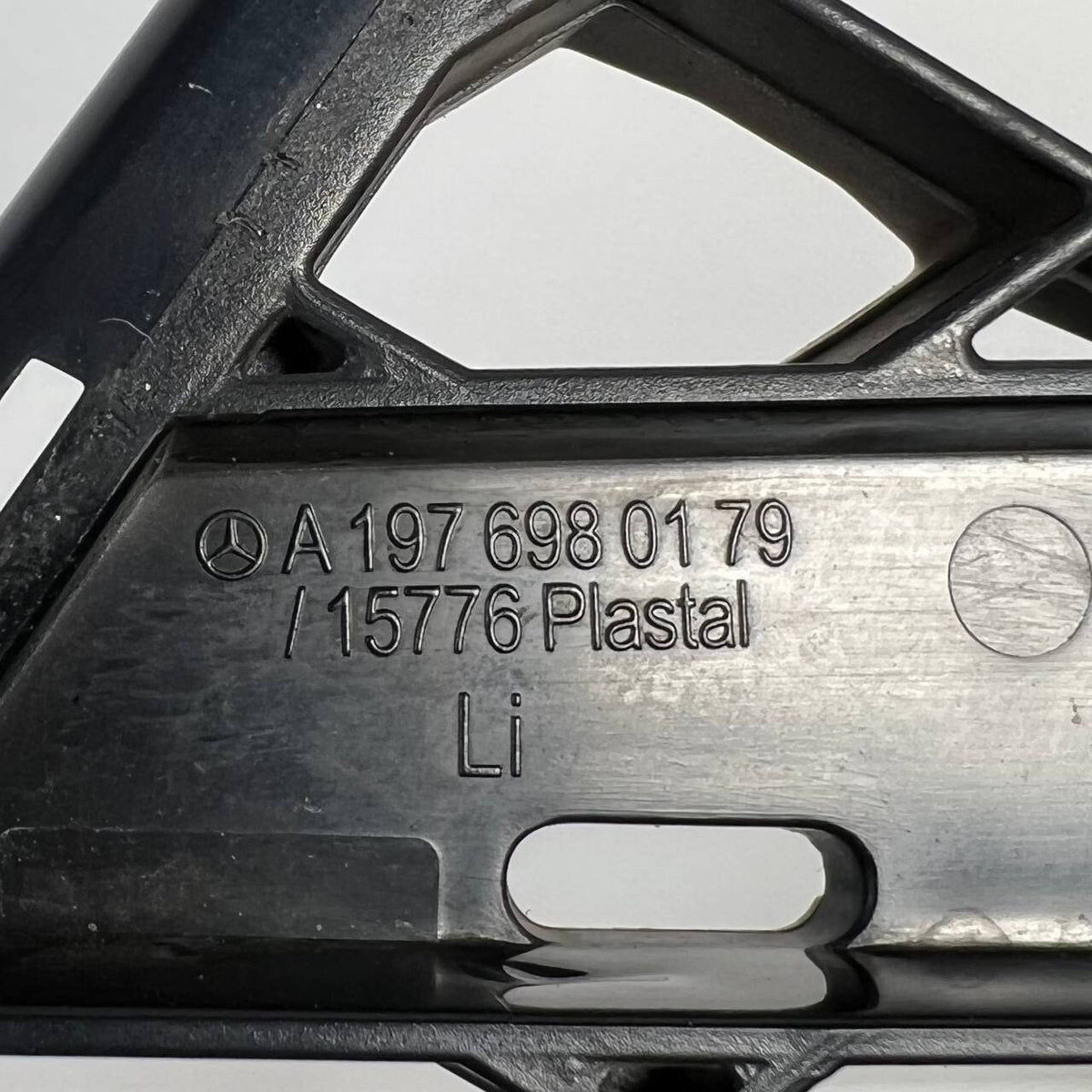 2011 2012 2013 2014 2015 MERCEDES-BENZ SLS AMG SKIRT GRILLE MOLDING LOWER LEFT