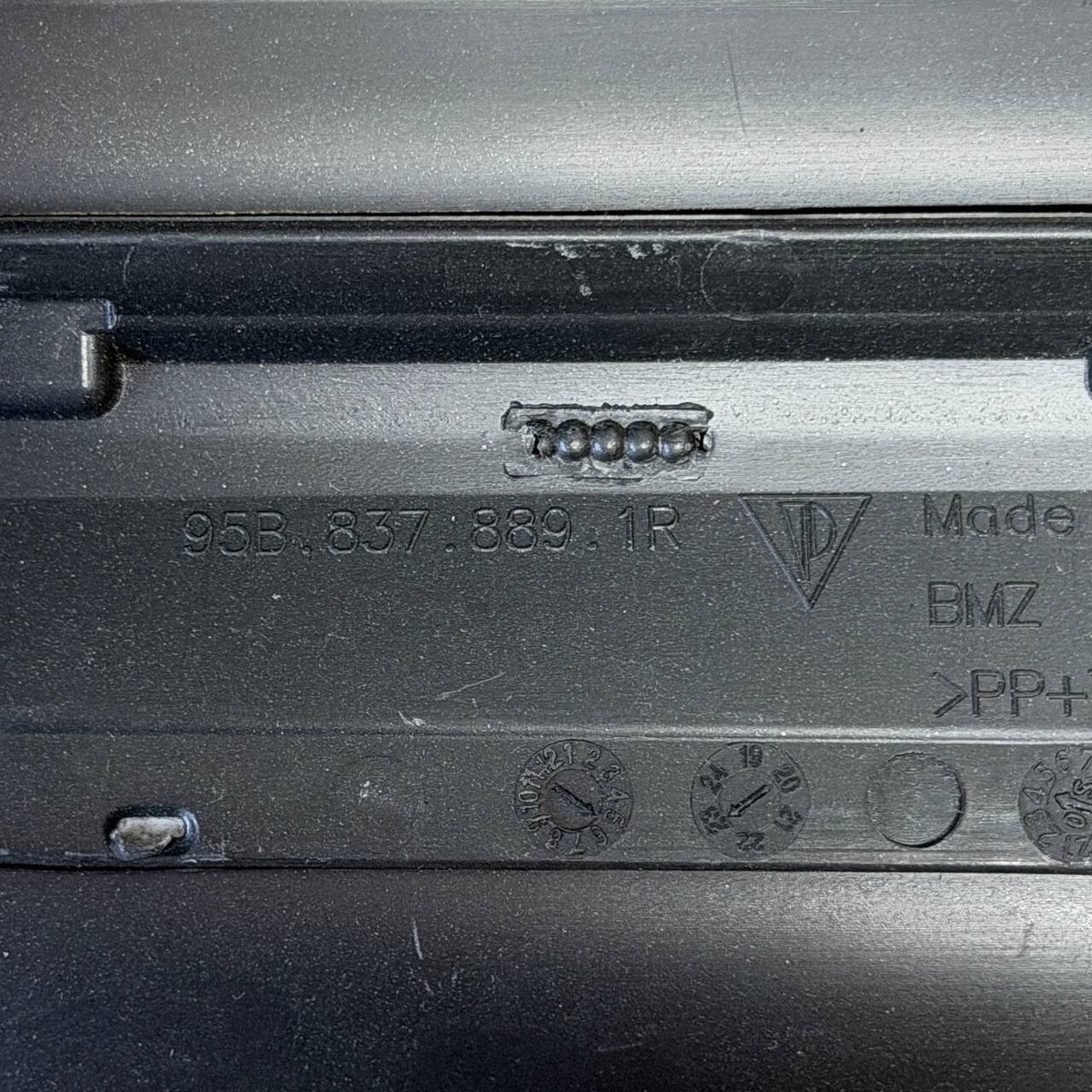 2015 2016 2017 2018-2025 PORSCHE MACAN FRONT LEFT DOOR LOWER DRIVER TRIM MOLDING