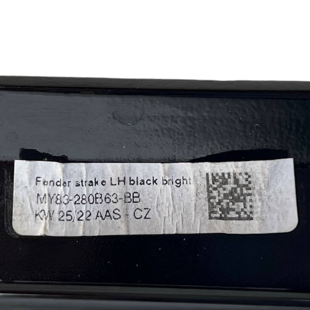 2021 2022 2023 2024 ASTON MARTIN DBX FENDER STRAKE LEFT DRIVER TRIM OEM USED