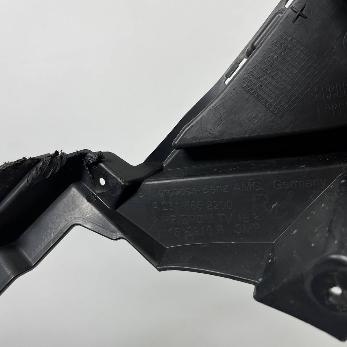2017-2020 MERCEDES-BENZ SL SL550 SL63 FRONT RIGHT BUMPER MOUNT BRACKET SUPPORT