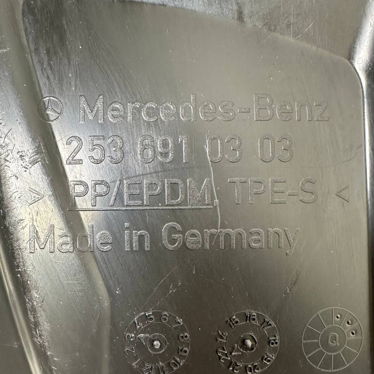 2016 2017-2020 MERCEDES-BENZ GLC X253 FRONT LEFT WHEEL FENDER LINER SPLASH GUARD