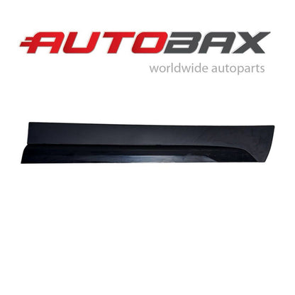2019 2020 2021-2023 CADILLAC XT4 FRONT RIGHT PASSENGER LOWER DOOR TRIM MOLDING
