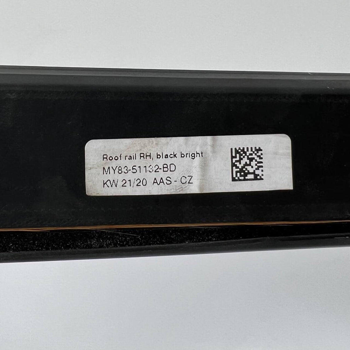 2020 2021-2024 ASTON MARTIN DBX ROOF RAIL RIGHT PASSENGER MOULDING COLOR BLACK