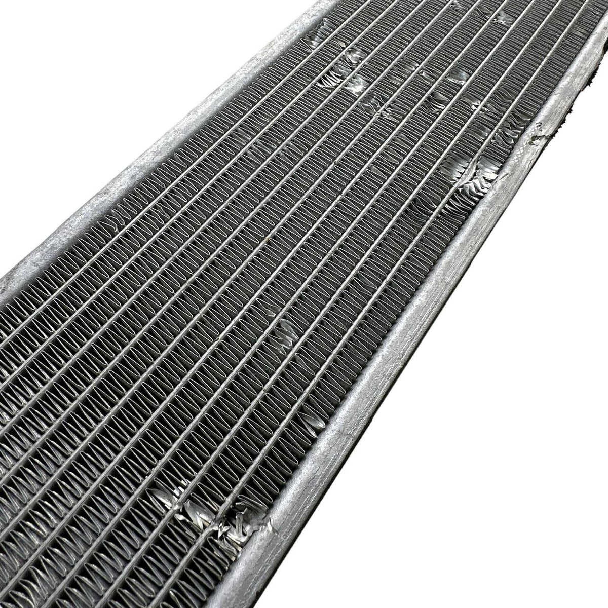 2020 2021 2022 2023 2024 ASTON MARTIN DBS SUPERLEGGERA AUX RADIATOR LOWER OEM